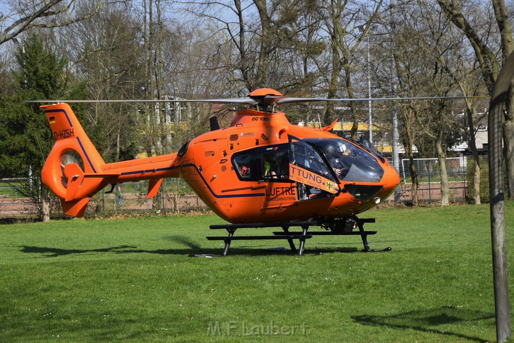 Einsatz Christoph 3 Koeln Vingst Oranienstr Landung Passauerstr P12.JPG - Miklos Laubert